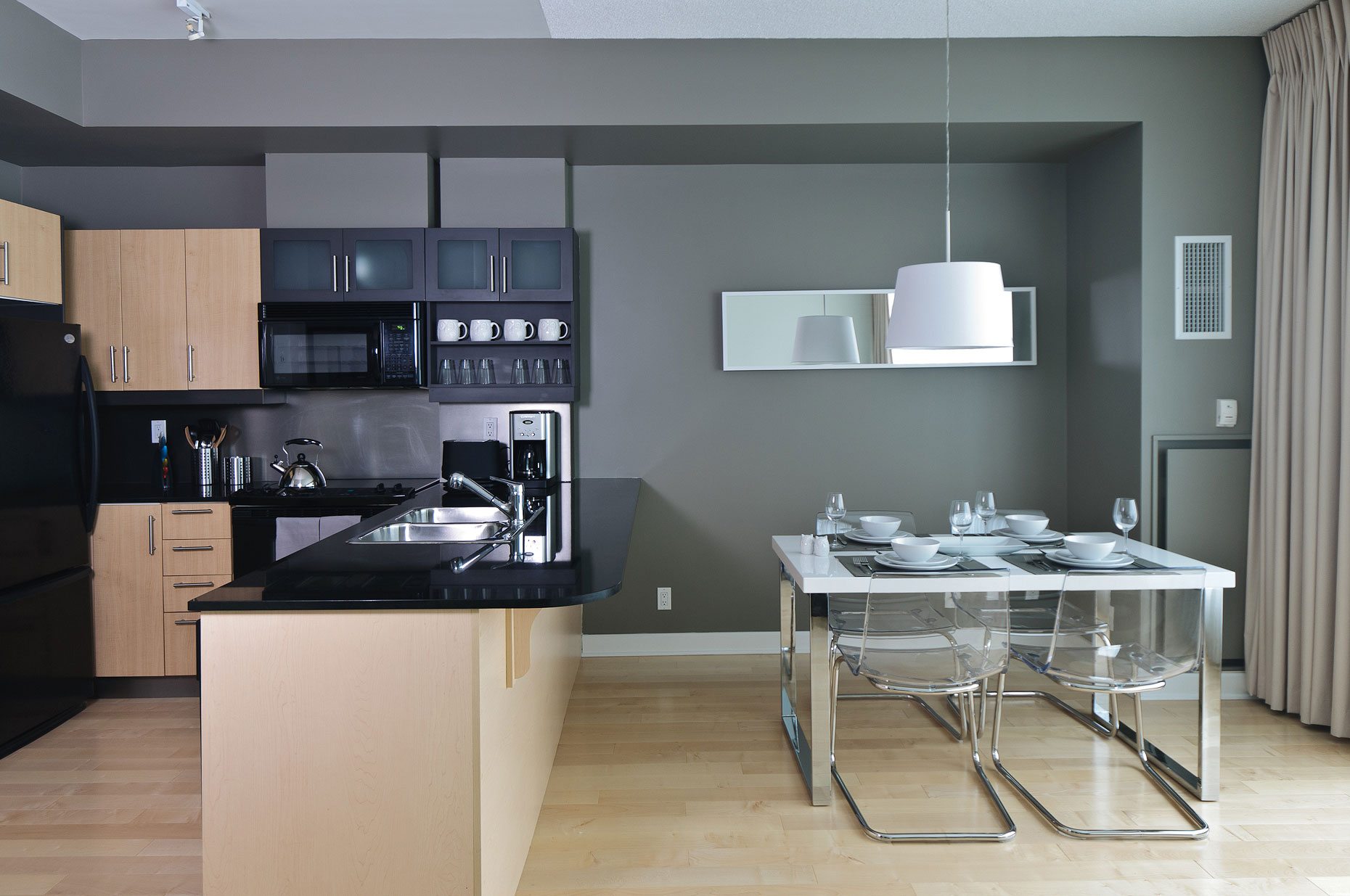 Furnished Executive Lease at the Soho Met 350 Wellington Street