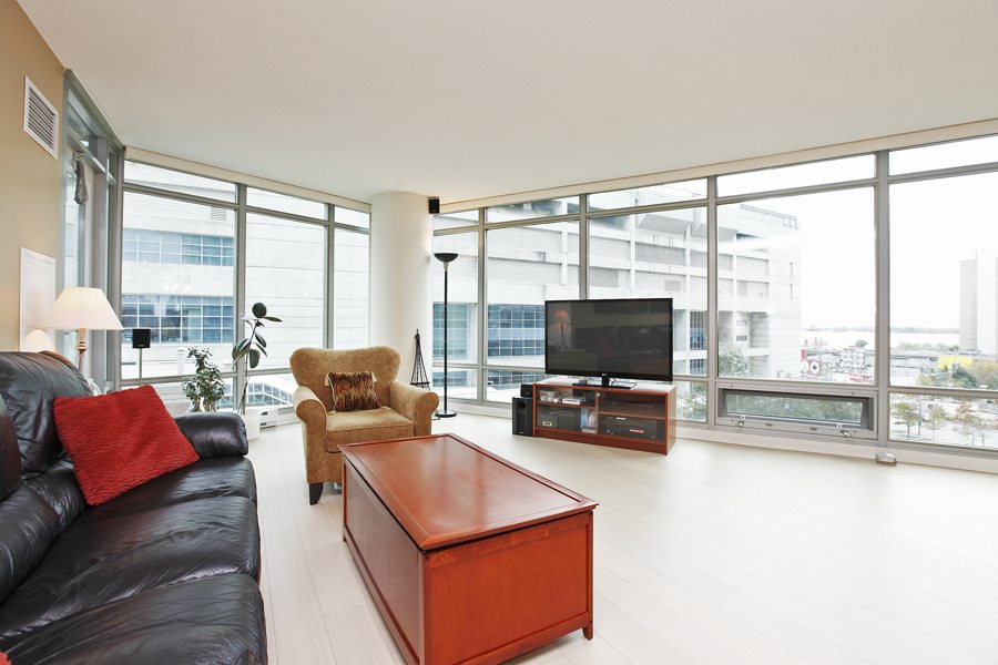 navy wharf court condo