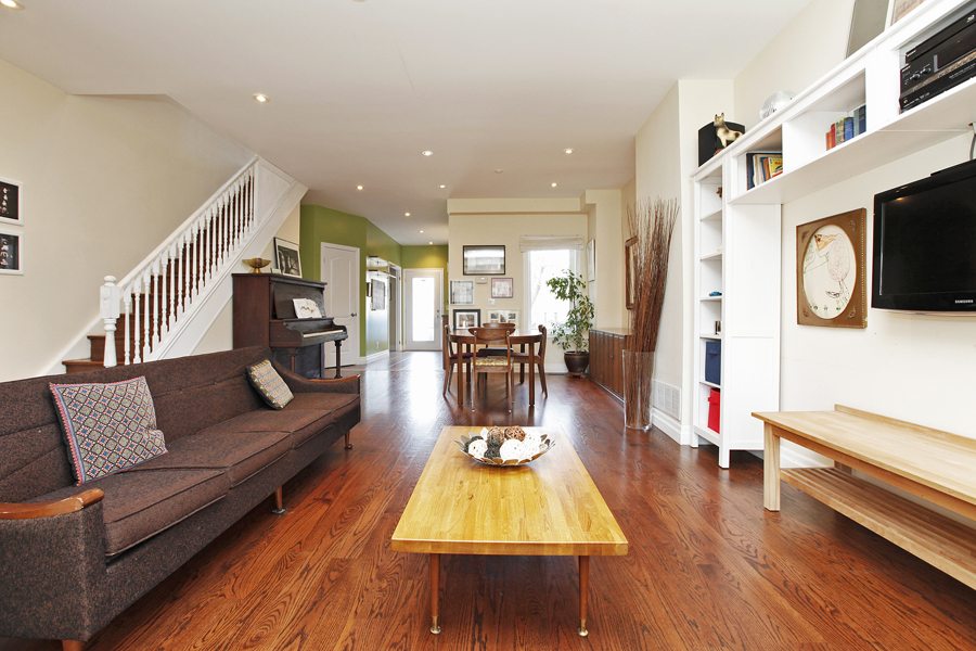 847 Lansdowne Living room