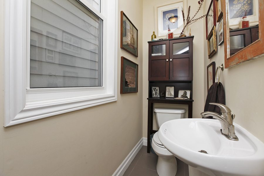 847 Lansdowne Powder Room