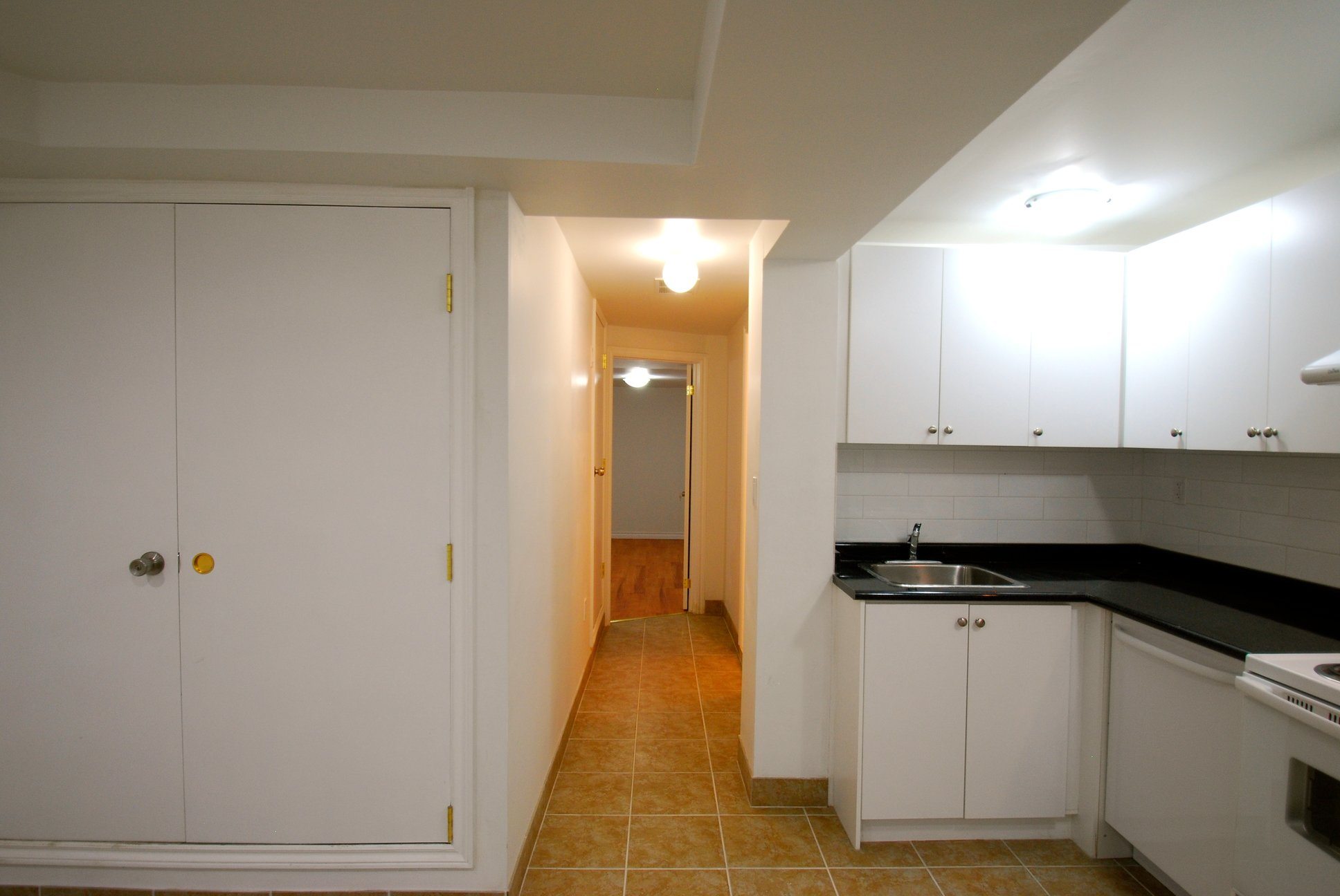 Huge 1 Bedroom Leslieville Flat for Lease 20 Ashdale Avenue the