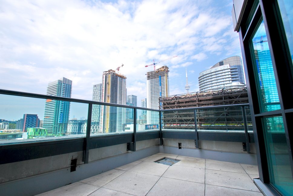 600 Fleet Street Malibu Condo Toronto Balcony3