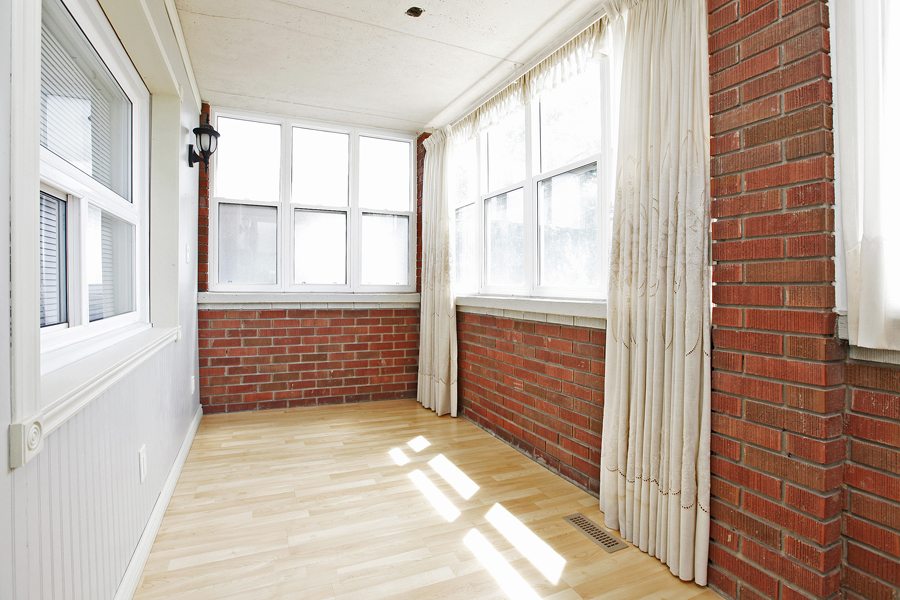 Foyer 12 Bushey Avenue Toronto