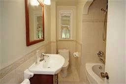 10 Ashbourne Drive Toronto Bathroom