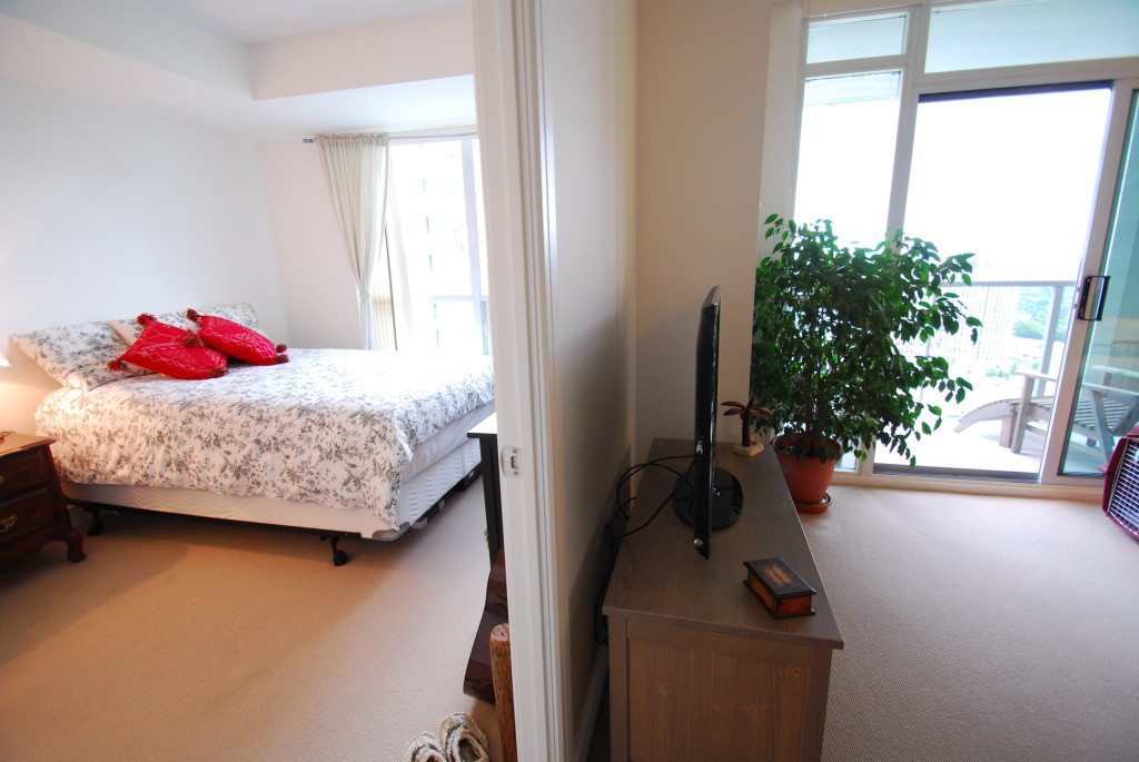 18 Harrison Gardens Toronto Condo for Lease Bed Living Room