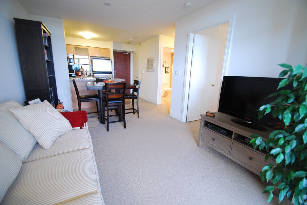 18 Harrison Gardens Toronto Condo for Lease Living Room