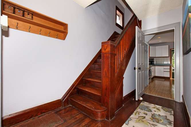 29 Glenora Ave Toronto House for sale Foyer