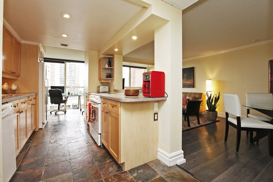 15 Maitland Place #809 Condof for Sale Kitchen