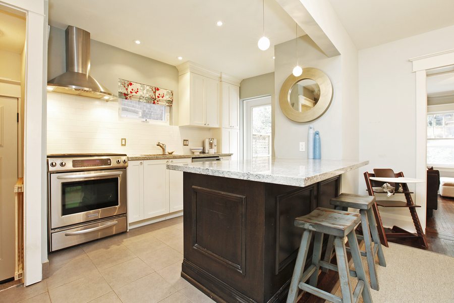 1712 Gerrard Street East Kitchen