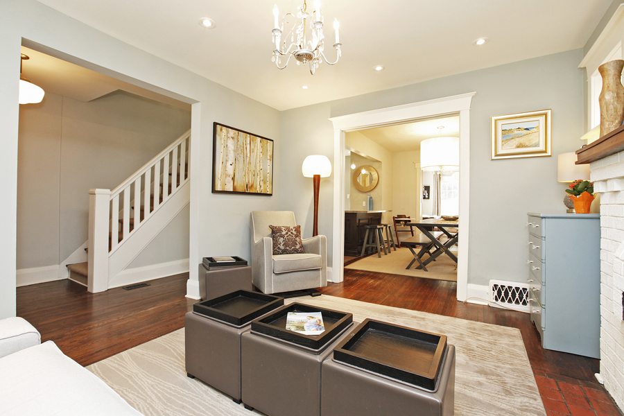 1712 Gerrard Street East Living Room 3