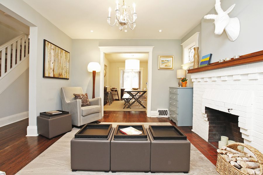 1712 Gerrard Street East Living Room 4