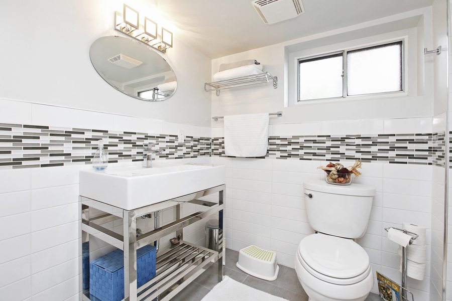 1712 Gerrard Street East Lower Bathroom