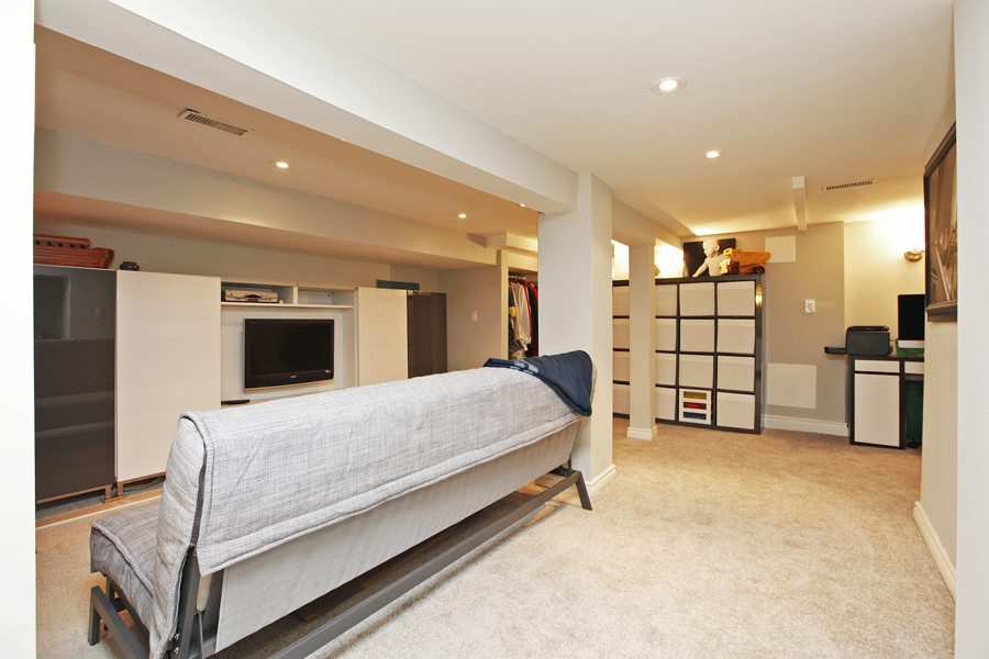 1712 Gerrard Street East Recreation Room