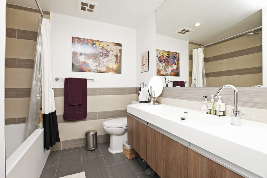 70 Distillery Lane #3104 Condo for Sale Bathroom