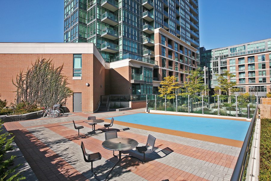 Bohemian Embassy Toronto Exterior Gardens 2