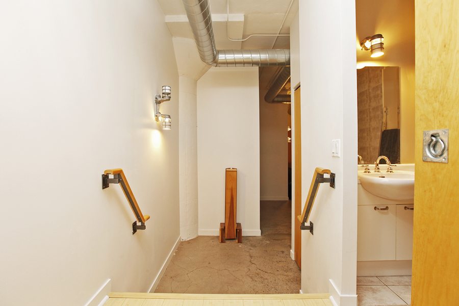 Merchandise Condo for Lease Hallway