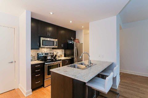 1636 Dundas 5 - Azul loft in Dundas West (5)
