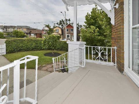 2 Chilton Rd East York Charm sold by BREL (3)