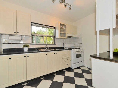 2 Chilton Rd East York Charm sold by BREL (8)