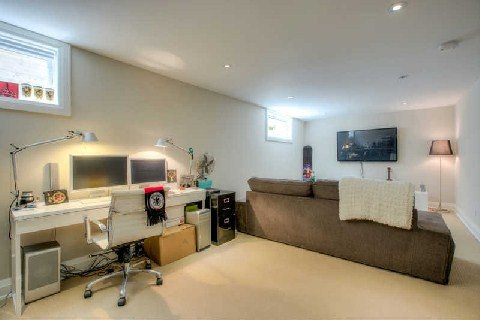 412 Rhodes Avenue Sold by BREL Media Room