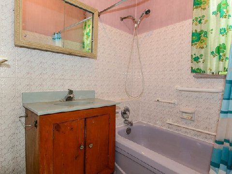 531 Runnymede Road Sold by BREL bathroom