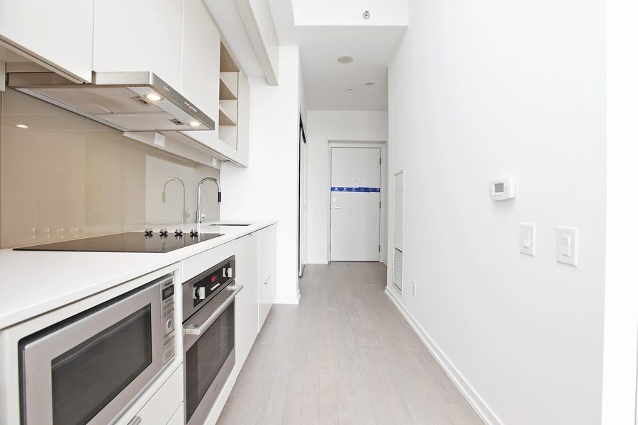 101 Peter Street Toronto Lease Kitchen 4
