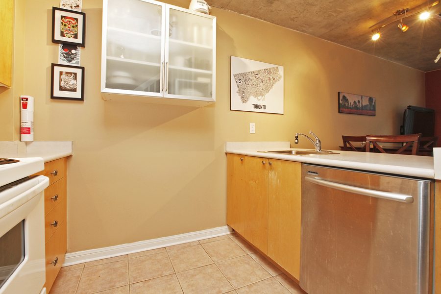 1029 Kign Street Loft for Lease Kitchen
