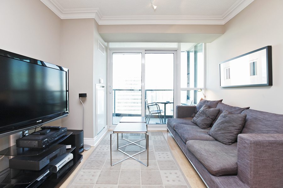 15 Greenview #2402 for sale Living Room 2