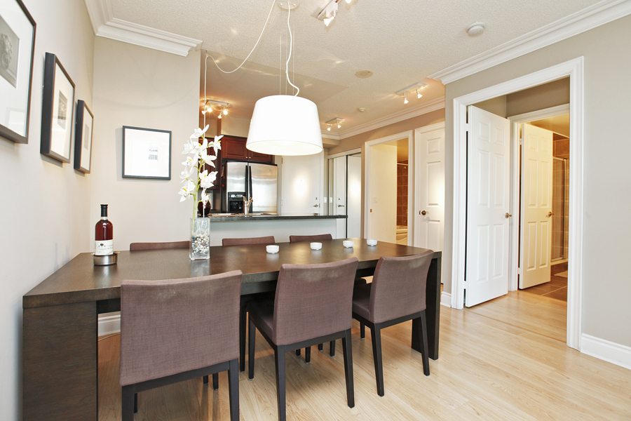 15 Greenview #2404 for Sale Dining room2