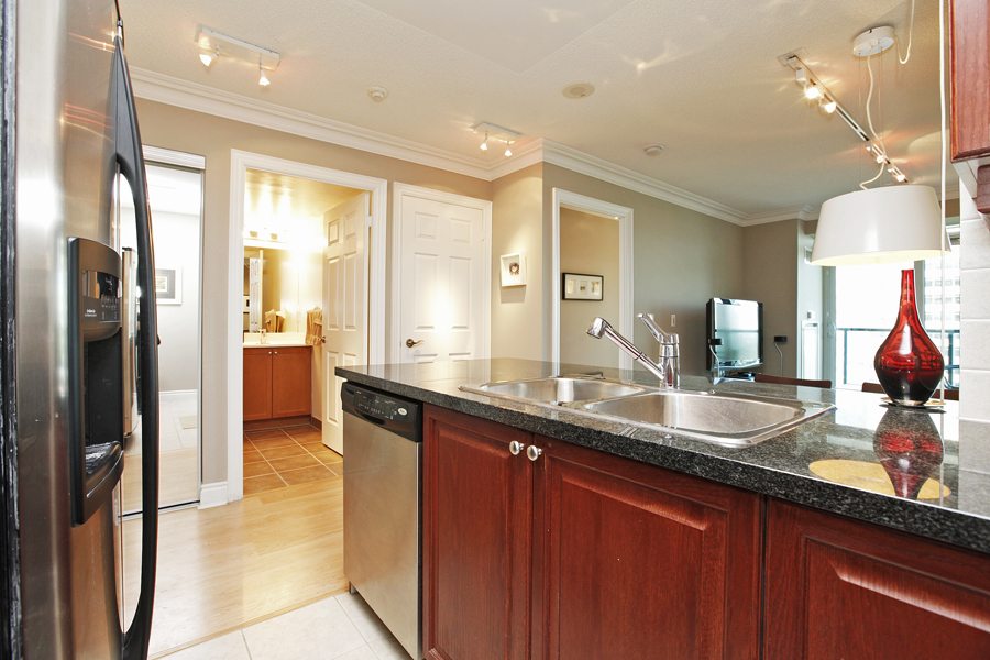 15 Greenview #2404 for sale Kitchen 5