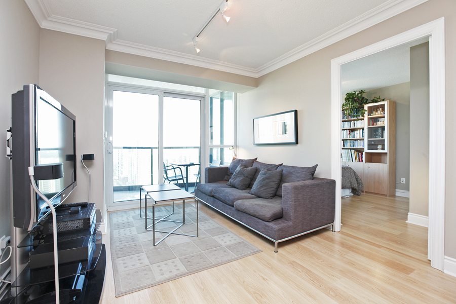 15 Greenview #2404 for sale Living Room 1