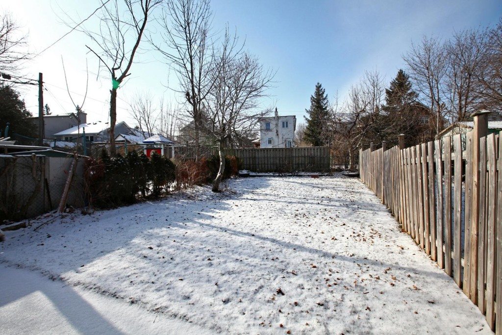 4 Brownlea Avenue For Lease BREL Backyard2