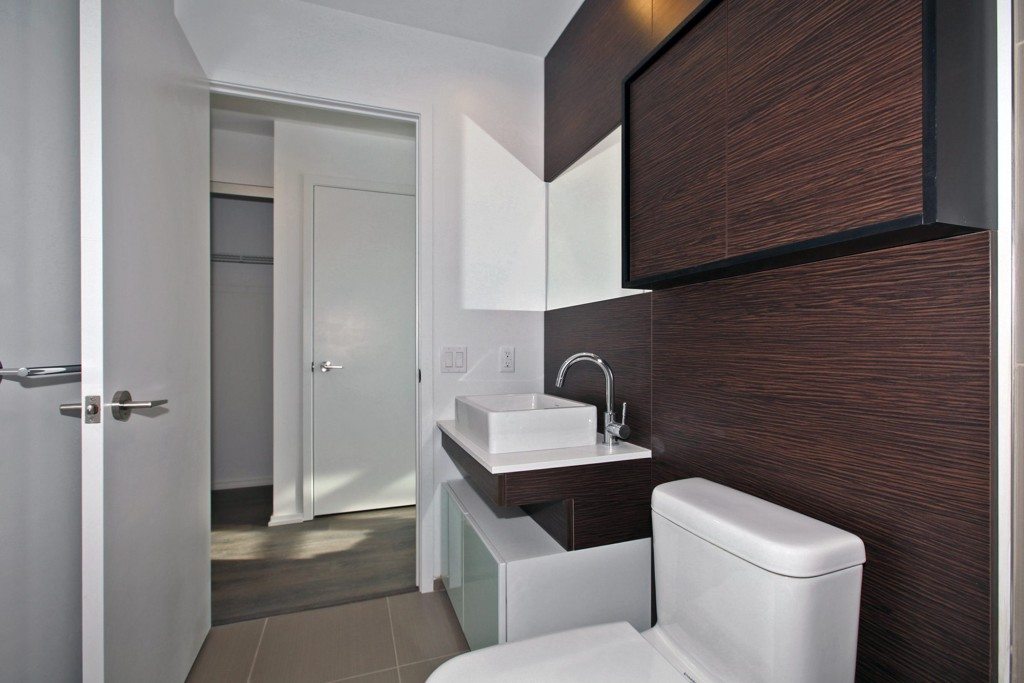 75 St Nicholas St Unit 2503 Bathroom 2