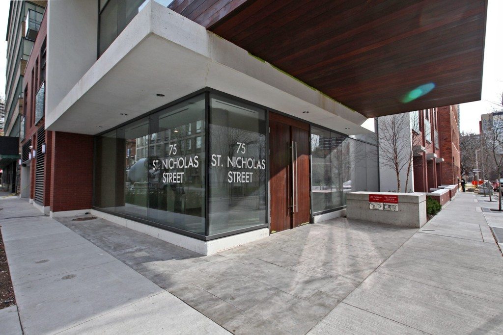 75 St Nicholas St Unit 2503 Building Entryway