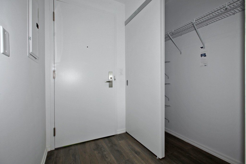 75 St Nicholas St Unit 2503 Closet