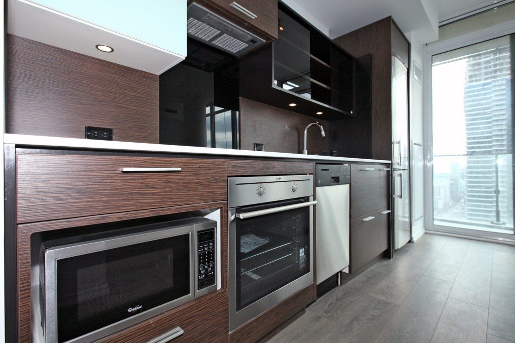 75 St Nicholas St Unit 2503 Kitchen 4jpg