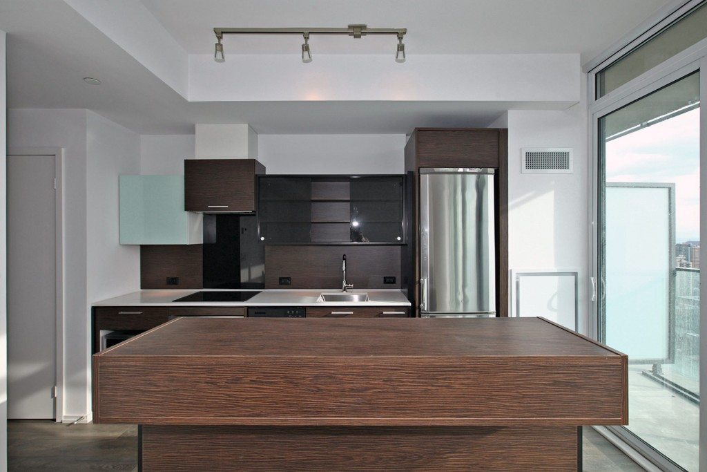 75 St Nicholas St Unit 2503 Kitchen 6
