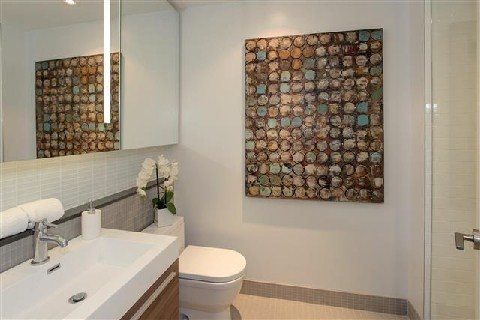 8 Dovercourt #505 Leased by BREL Bathroom