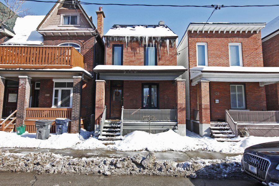 Exterior 131 Carlaw