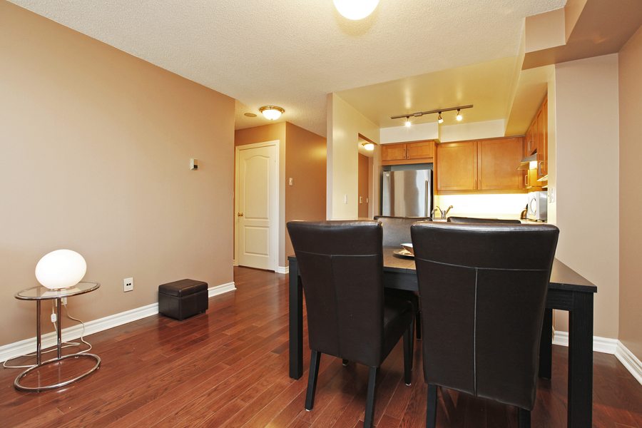 Incredible Waterfront Value 2111 Lake Shore 1511 (13)