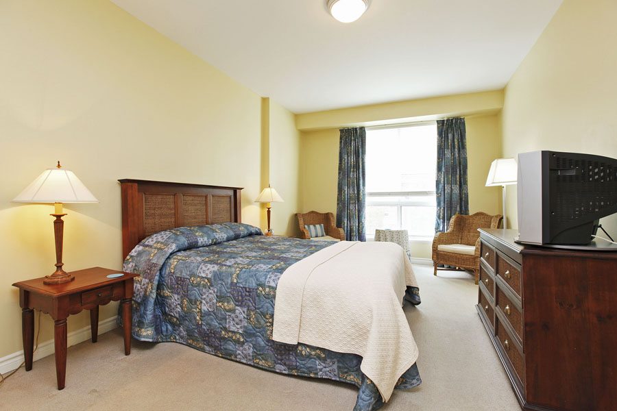 Incredible Waterfront Value 2111 Lake Shore 1511 (23)