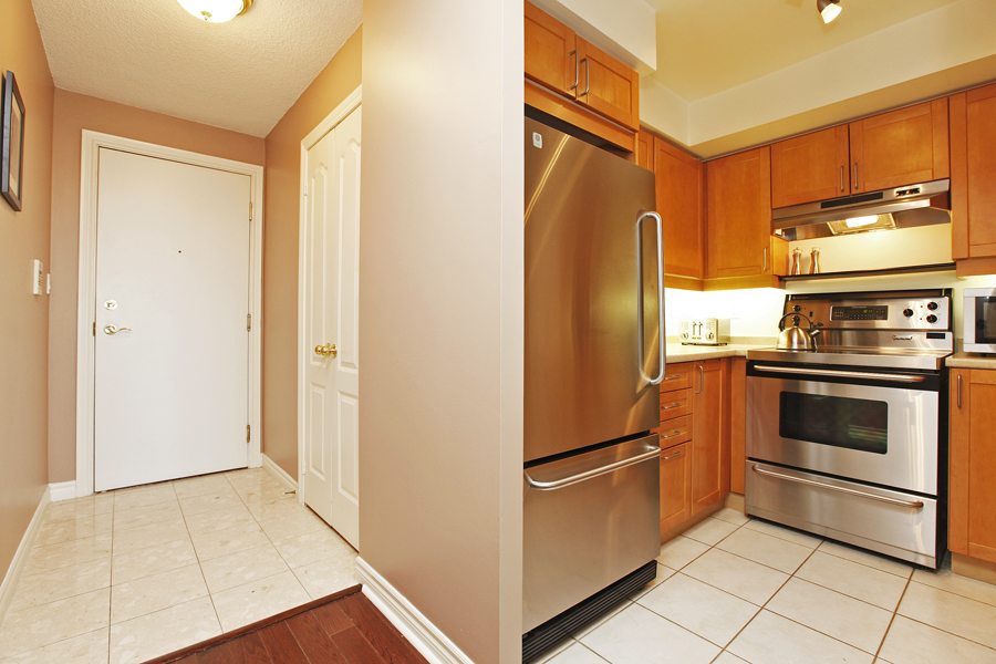 Incredible Waterfront Value 2111 Lake Shore 1511 (28)