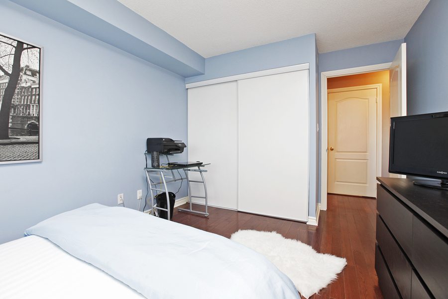 Incredible Waterfront Value 2111 Lake Shore 1511 (9)