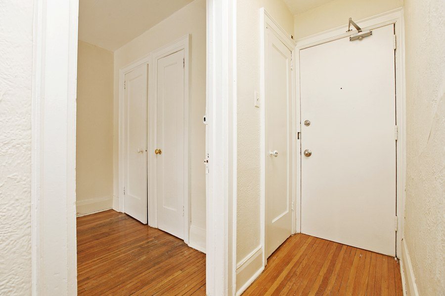 189 Vaughan Road Foyer