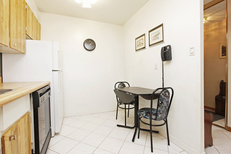 2365 Kennedy Road Condo for Sale Kitchen