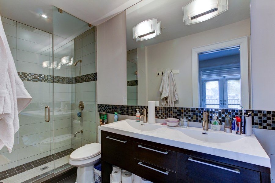 Upgraded bath Trinity Bellwoods