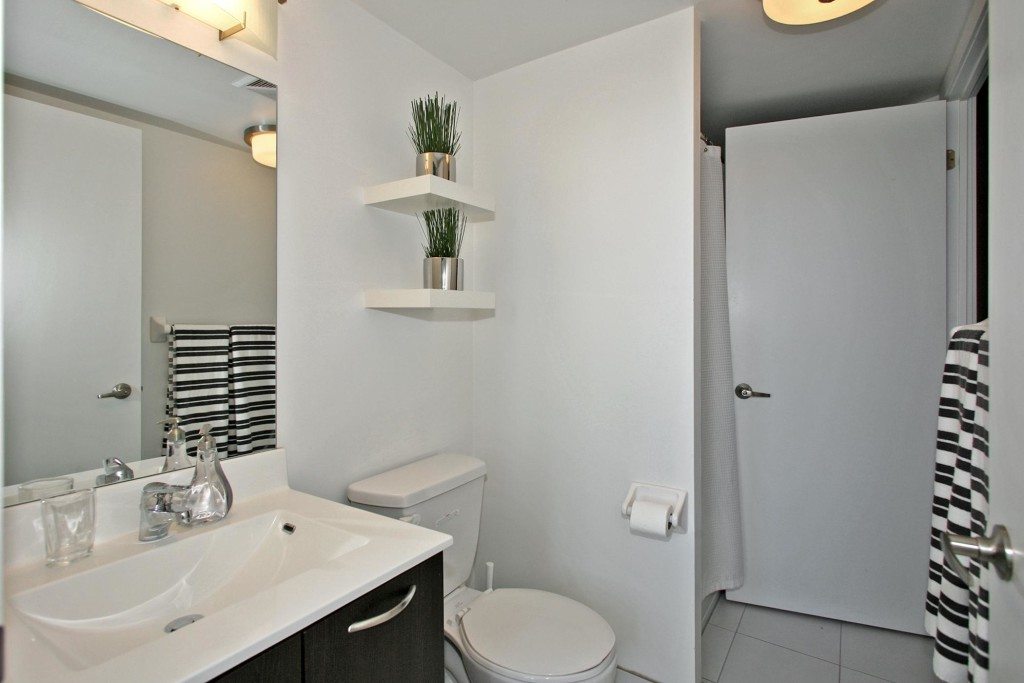 150 Sudbury Street 1016-print-013-Main Bathroom-2100x1400-300dpi