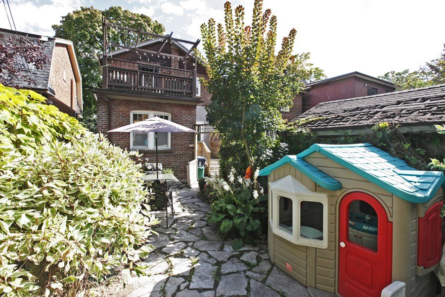 1712 Gerrard Street East Backyard
