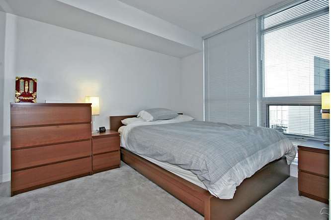 600 Fleet Street 1711 Toronto-small-015-Master Bedroom-666x444-72dpi
