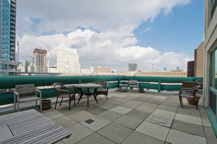 Waterfront Condo - 307-10 Yonge (16)